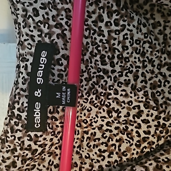 Cable & Gauge ladies top - Picture 4 of 5